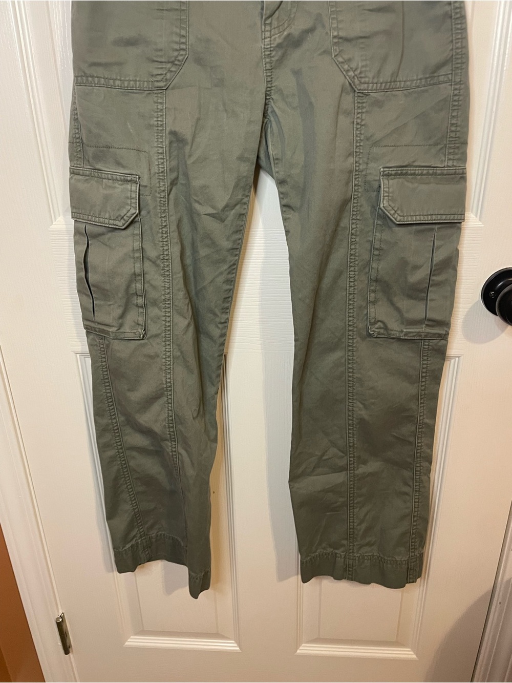 Abercrombie & Fitch Relaxed Cargo Pant Size in Army Green Size 24 - Picture 5 of 10